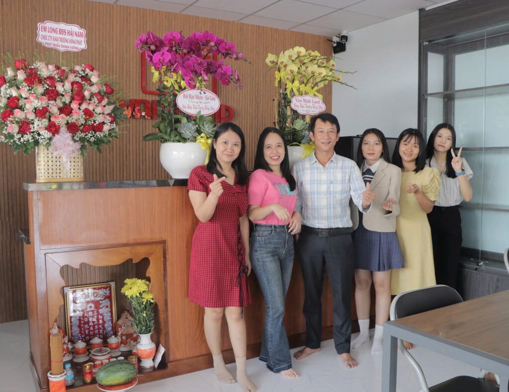 Cùng nhau check in trong văn phòng mới